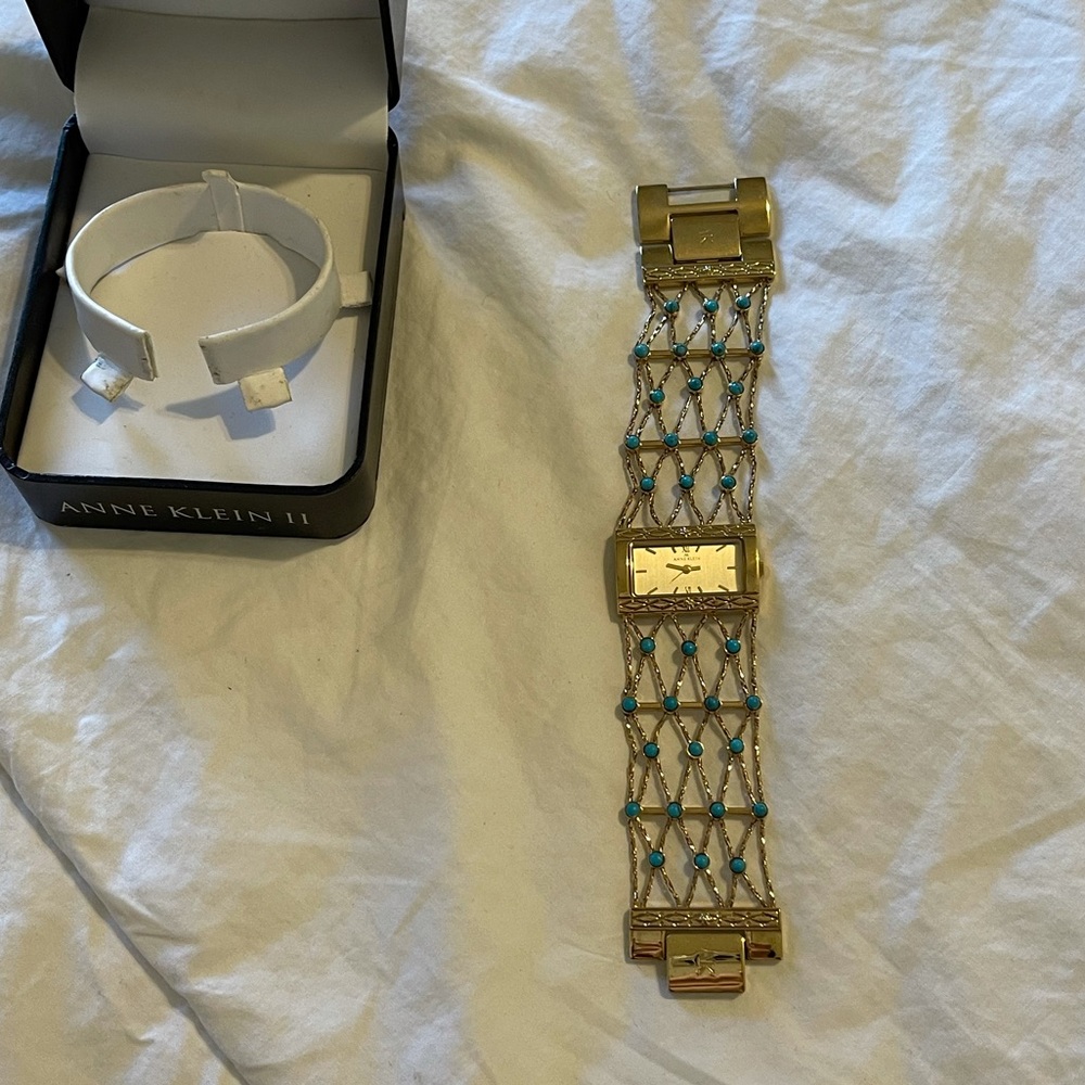 Women’s Watch - Picture 6 of 8